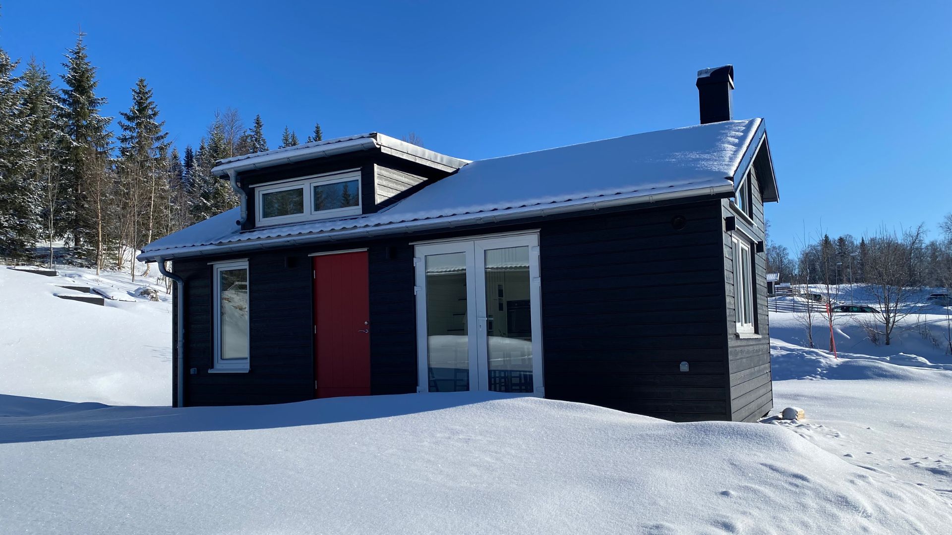Attefallshus i snön