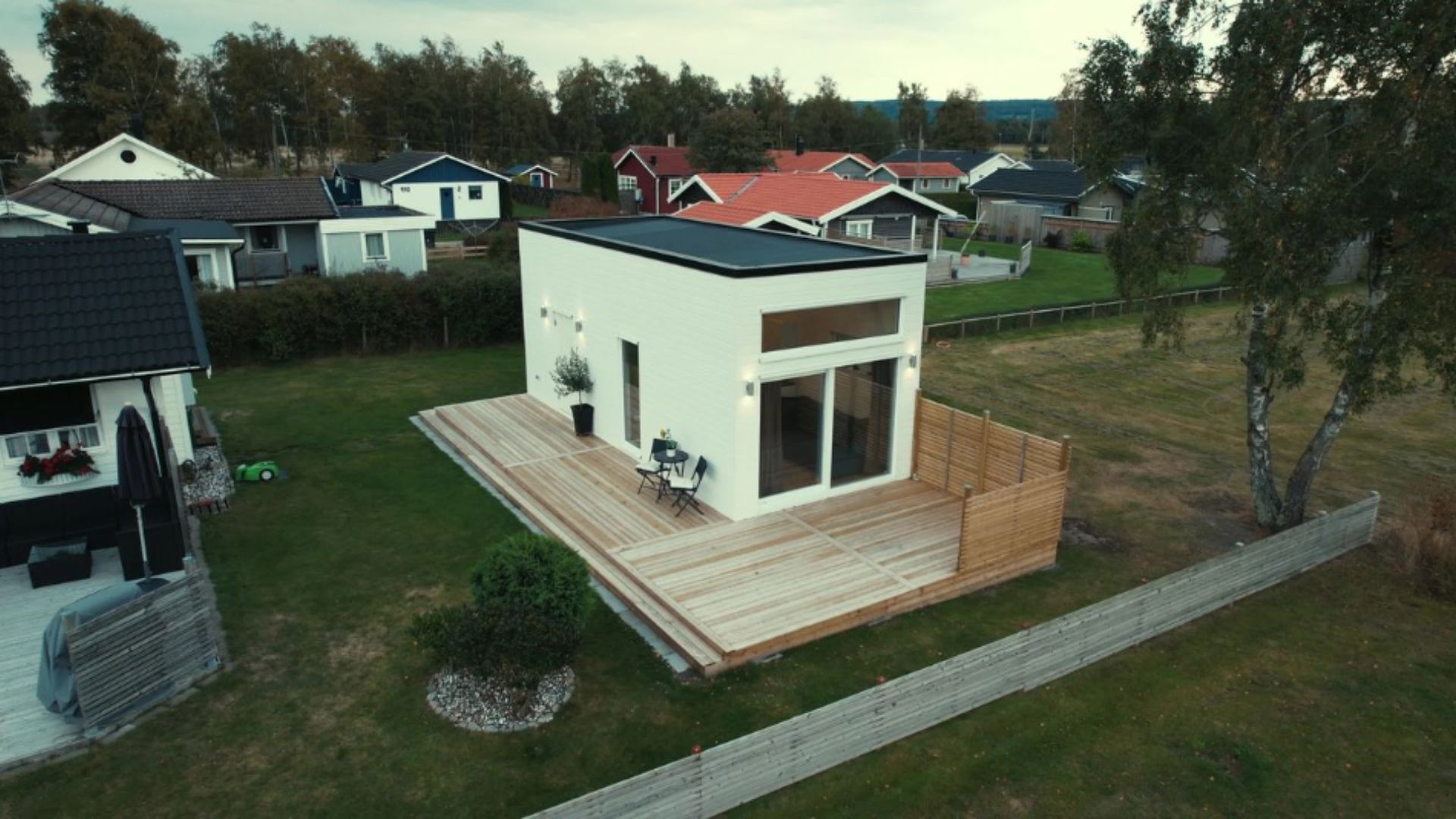 Attefallshus vit Skummeslövsstrand